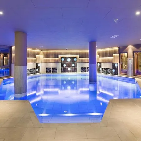 Apartment Sleeps 6 Pool Wifi